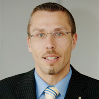 Joachim Flückiger, Dozent am KV-Branchenkunde, GFB, Erlenstrasse 27, CH-2555 Brügg, Tel. 032 366 86 30, Fax 032 366 86 31